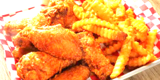 Alitas con Papas